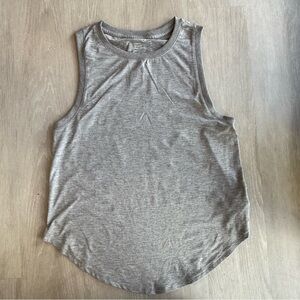 GapFit Brushed Tech Jersey Tank in Grey. Medium.